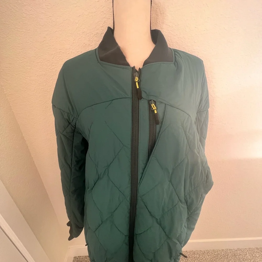 Duluth Trading Company Men’s Bomber Hooded Quilted Jacket